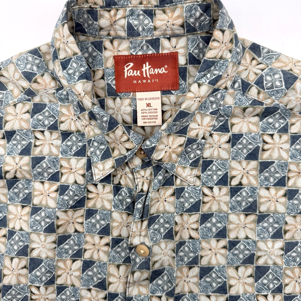 Pau Hana Hawaii Button Down Shirt Mens XL Blue Floral Tile Print Short Sleeve